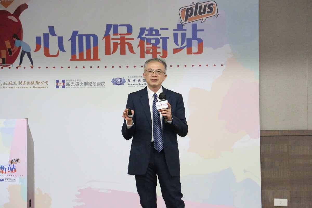 鄭伊佐醫師表示，現代人生活步調緊湊、壓力沉重，是心血管問題的隱形推手。 圖：取自台中慈濟醫院臉書