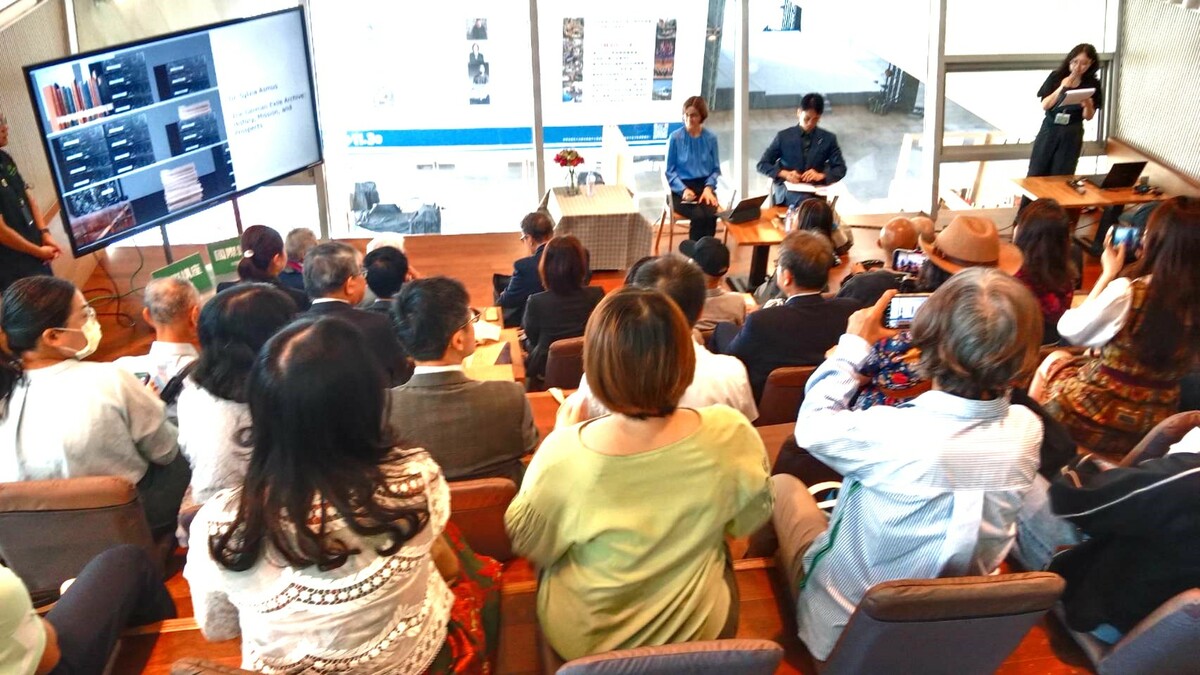 2025高雄城市書展活動現場湧入讀者，講座與交流熱烈進行，展現閱讀跨越國界、連結世界的力量。 圖：高市圖提供