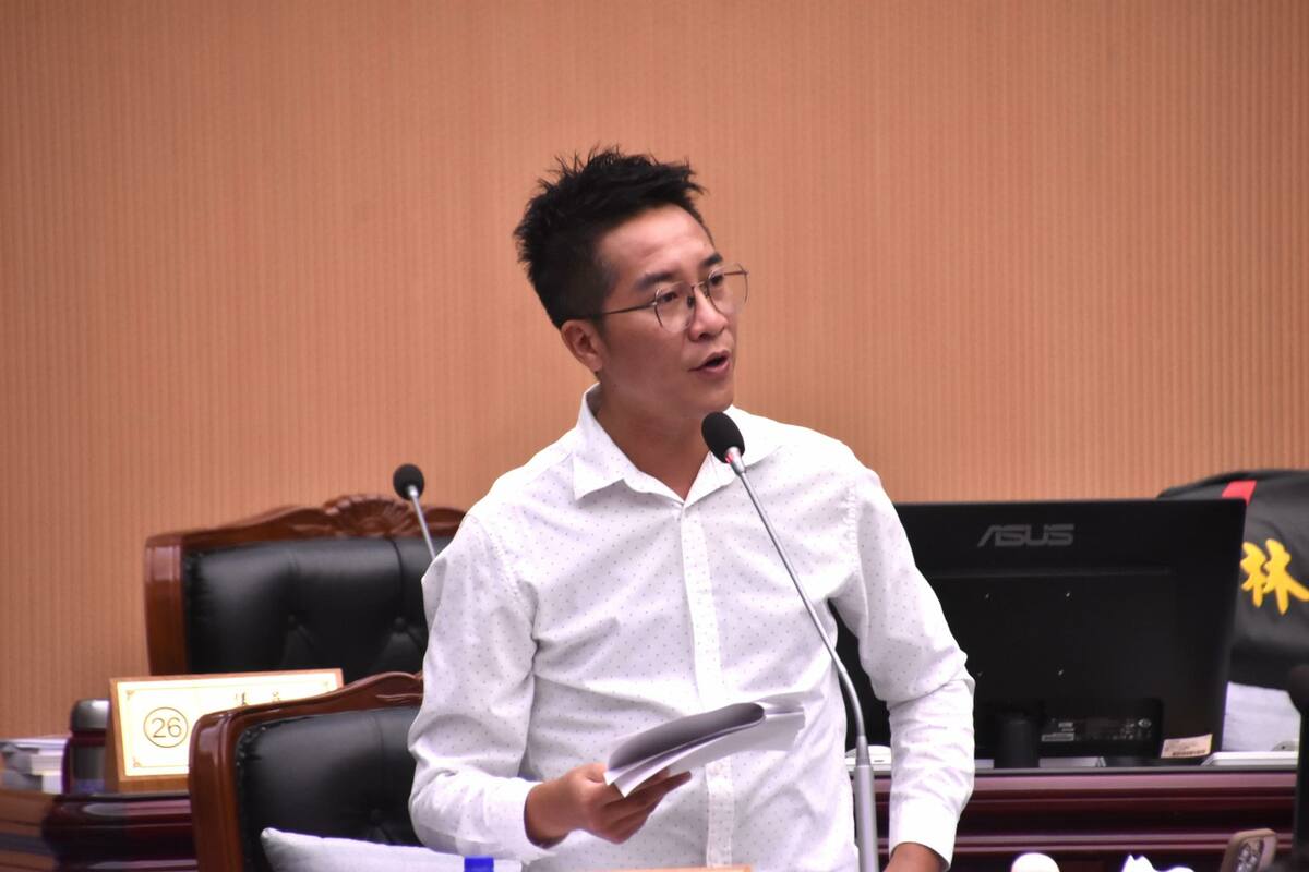 花蓮縣議員胡仁順希望徐榛蔚能響應中央普發一萬效應下，比照其他縣市加碼發現金或振興錈券。 圖：翻攝自胡仁順臉書