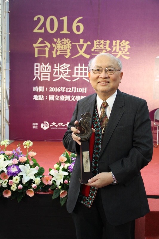 醫師作家陳耀昌《傀儡花》獲得「2016台灣文學獎金典獎」圖書類長篇小說金典獎，後由公視製作成旗艦歷史劇《斯卡羅》。 圖：台灣文學館提供
