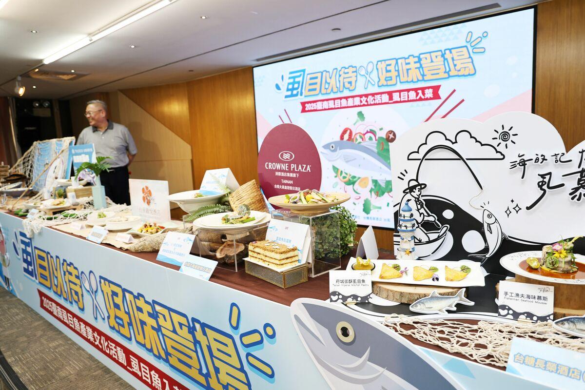 台南市政府農業局辦理「虱目以待 好味登場」活動，於今日辦理宣傳記者會，由台南市長黃偉哲主持，盼藉本次活動邀台南市5家飯店業者協力，整合資源推出使用台南優質虱目魚作為主題食材的料理，提升台南虱目魚的品牌價值。 圖：台南市政府提供