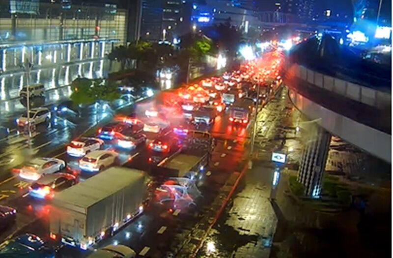 南港到汐止路段昨日嚴重塞車。 圖：台北市政府／提供