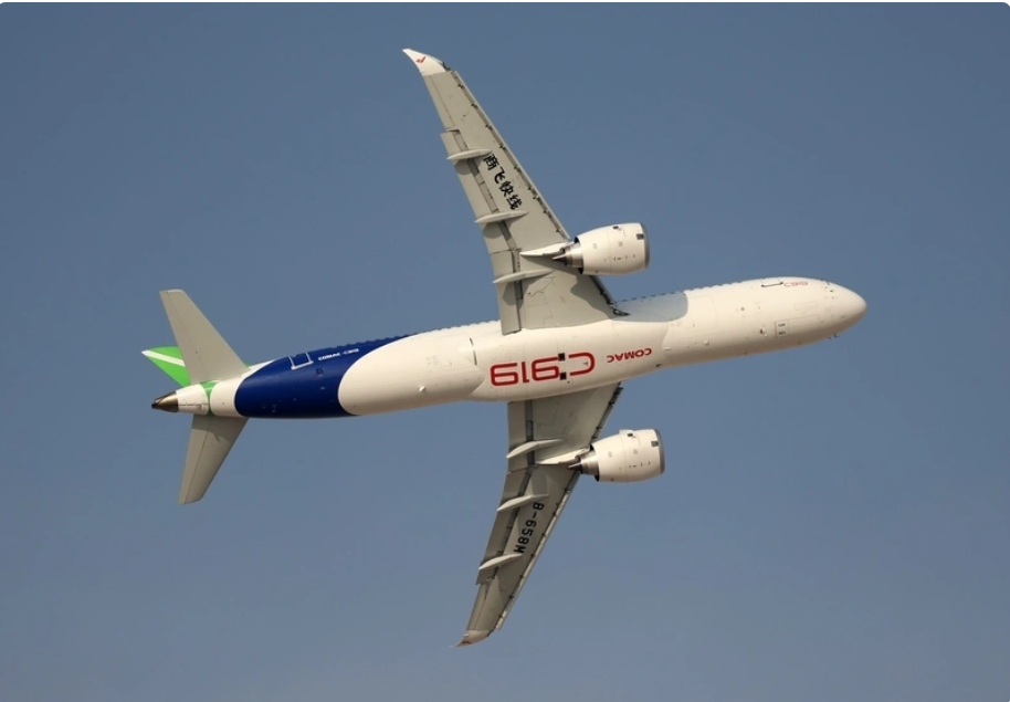 2025杜拜國際航空展在迪拜阿勒馬克圖姆國際機場盛大開幕，圖為中國產飛機C919 。 圖：翻攝自騰訊網