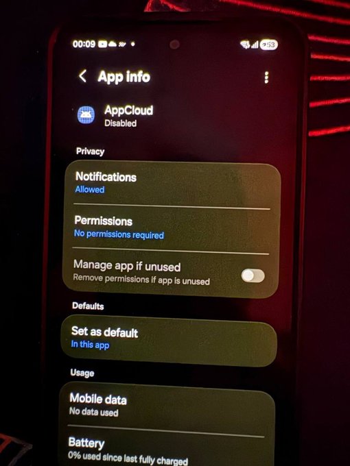 該報導稱，默認安裝在三星部分手機中的「 AppCloud ］不只會蒐集用戶的資訊與喜好，甚至可能蒐集設備相關資訊、地理位置數據以及用戶指紋等機密資訊。截至目前為止，三星尚未針對相關指控進行公開說明。 圖：翻攝自 @NGotchev X 帳號