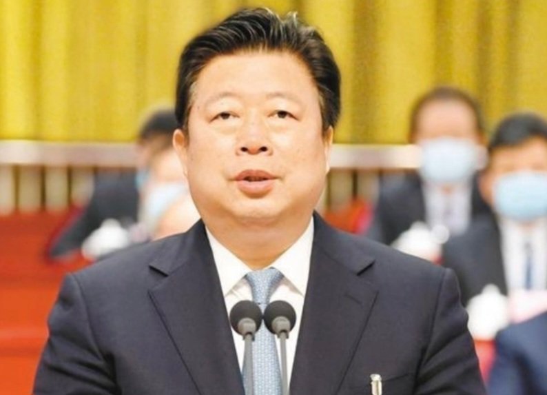 西安市委原書記方紅衛則是網路討論中唯一與官方通報相符的落馬案例。許多網友認為，方紅衛被查的節奏「來得突然」，引發網友對「更大範圍的人事整頓」的猜測，也讓伊麗媛被網友們戲稱為「反腐女英雄」。 圖:翻攝自X帳號@YeLambert18670