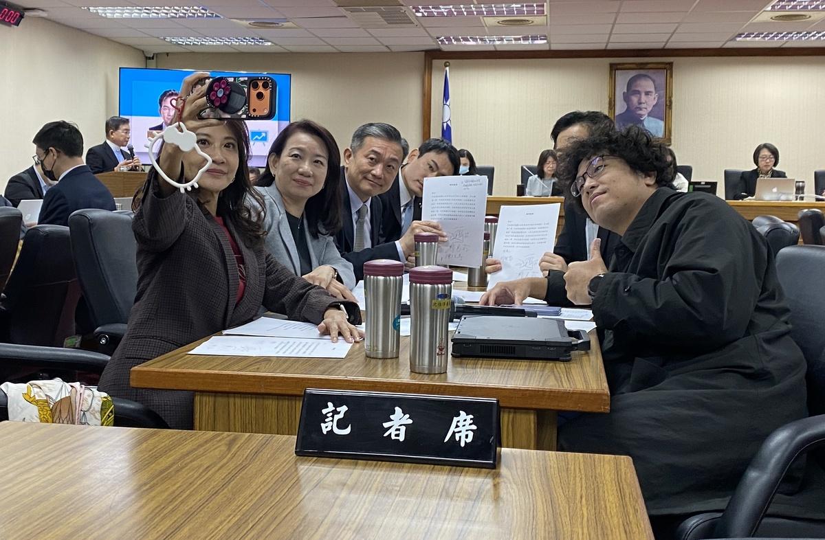 民進黨立委提案聲援沈伯洋 圖：林朝億/攝