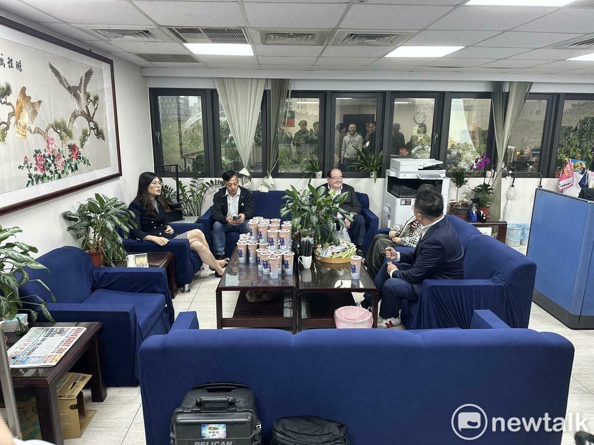 國民黨主席鄭麗文今天中午拜會國民黨台北市議會黨團。 圖：周煊惠 / 攝