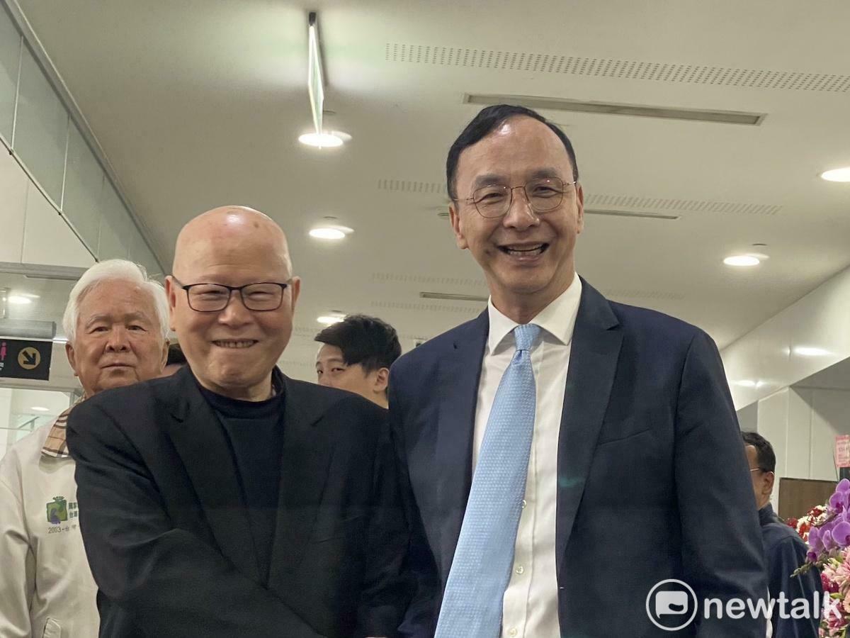 前民進黨主席許信良(左)與前國民黨主席朱立倫。 圖：林朝億/攝