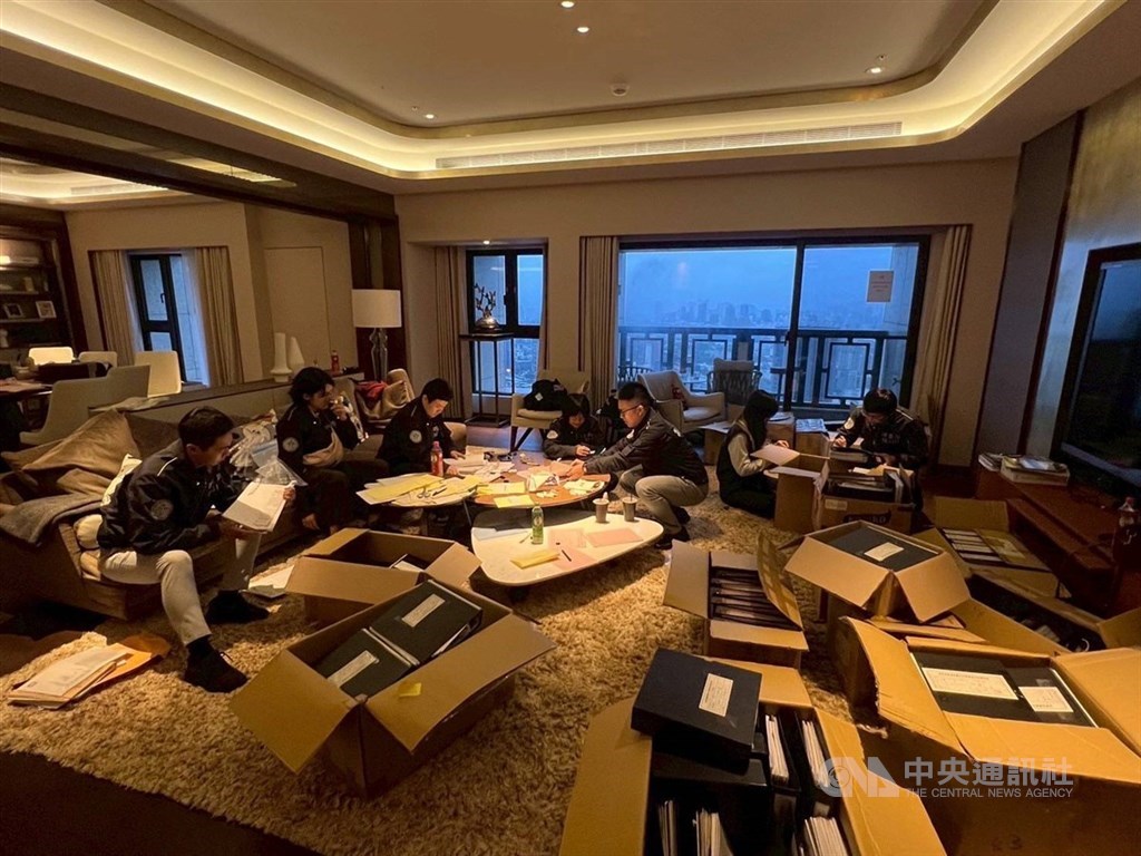 圖為法務部調查局偵辦太子集團詐騙組織案，4日發動偵蒐行動，檢方也聲請查扣集團在台豪宅、名車，合計扣押物價值高達新台幣45億2766萬餘元。（中央社檔案照片）