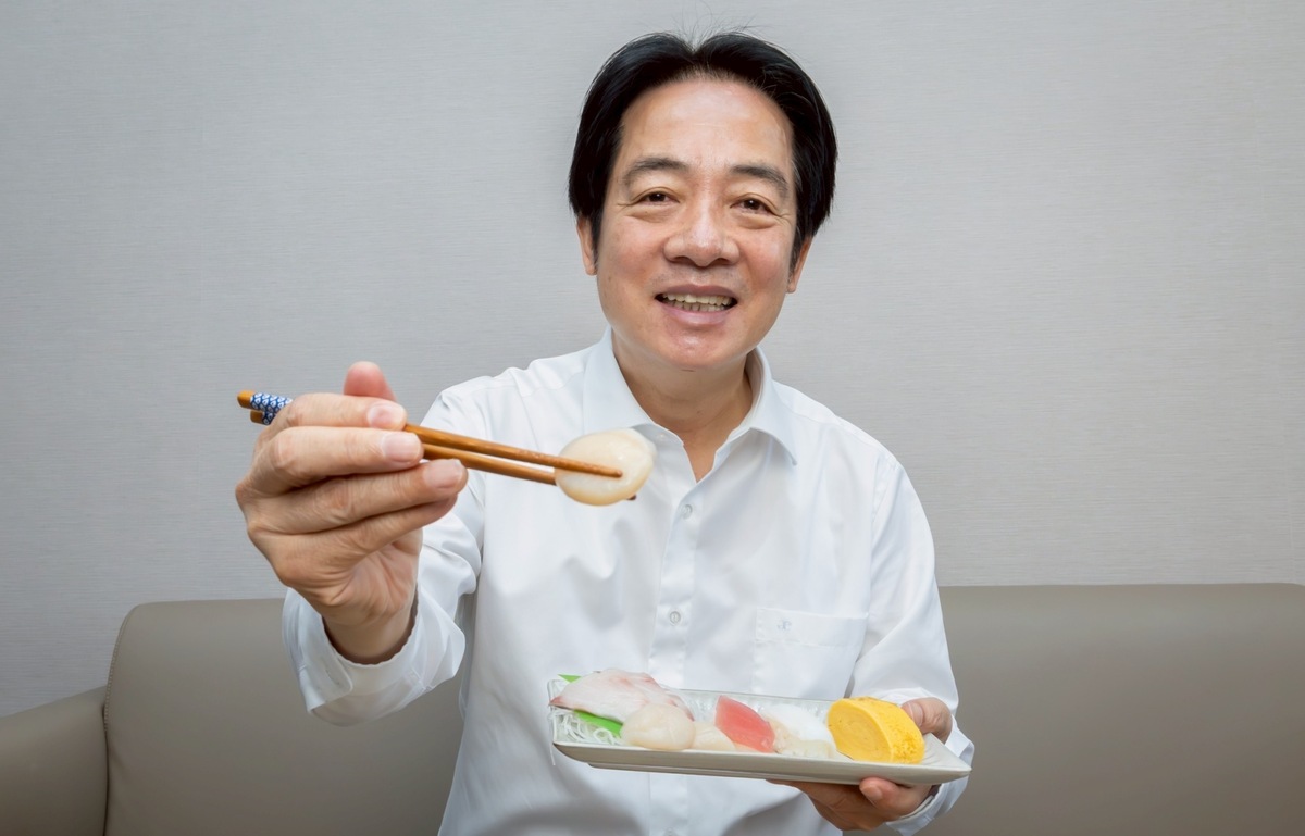 賴清德大啖鹿兒島的鰤魚和北海道的帆立貝。 圖：總統府提供