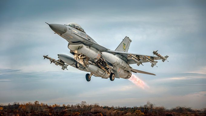 烏軍積極使用各國援助的軍備，抵禦俄軍的入侵行動。圖為 F-16 戰機。 圖：翻攝自 @Osinttechnical X 帳號