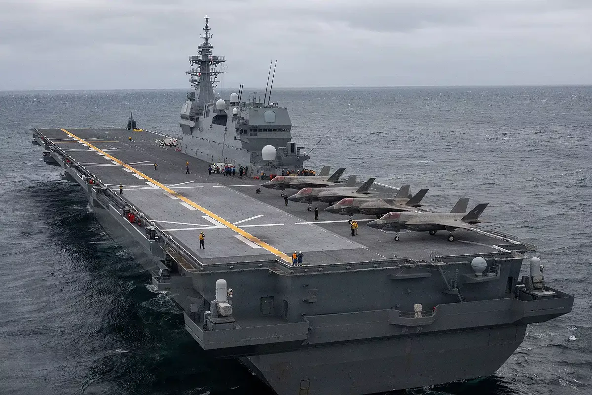 這是首次有多達 4 架 F-35B 於「加賀號」同時展開艦上作業，也是美國海軍 CVM-22B 首度降落於日本大型平甲板艦艇。 圖：翻攝自 U.S. Marine Corps
