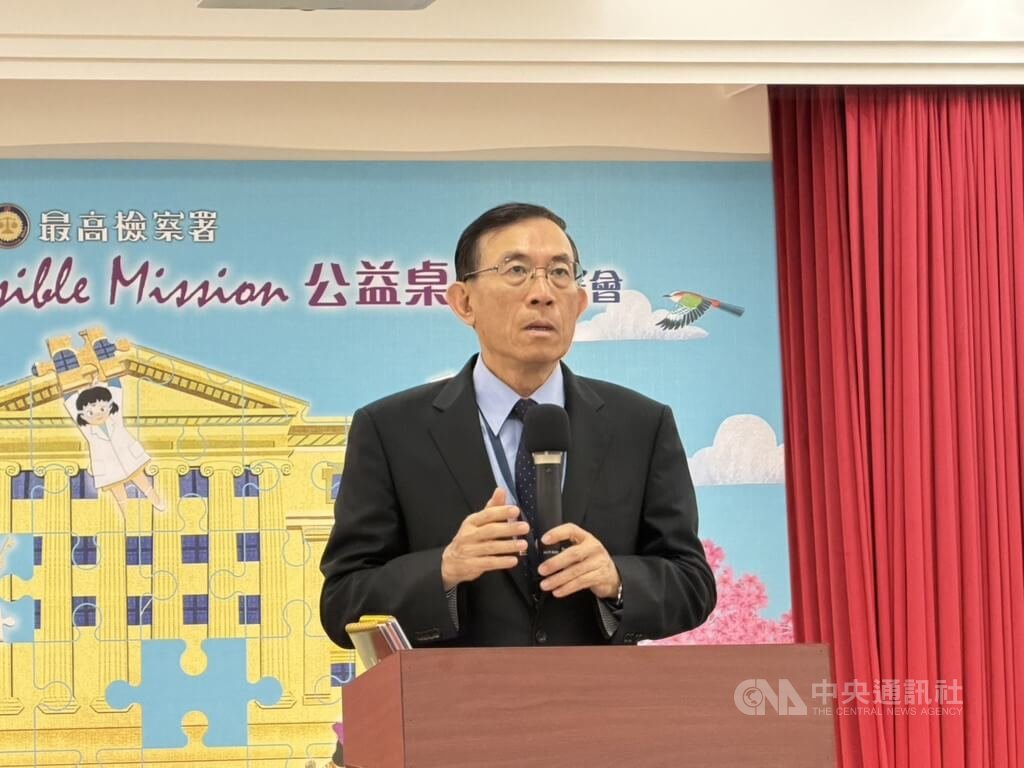 最高檢察署20日舉辦「2026神探Impossible Mission公益桌曆開賣記者會」，檢察總長邢泰釗（圖）出席表示，神探桌曆就是一本破案的法學方法論，這是本土司法美學的經典之作，值得收藏。中央社記者劉世怡攝　114年11月20日