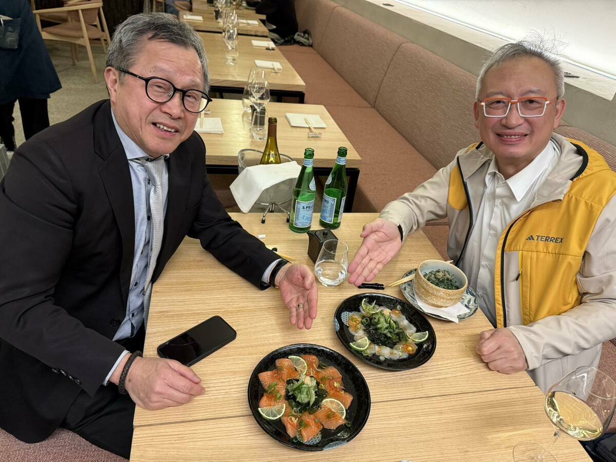 謝志偉和吳志中相約吃日本料理。 圖：翻攝自謝志偉臉書