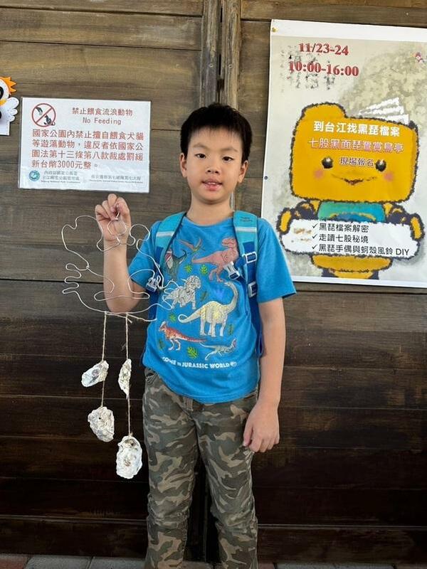 本次活動還有DIY黑琵手偶及蚵風鈴手作體驗。 圖：台江國家公園／提供