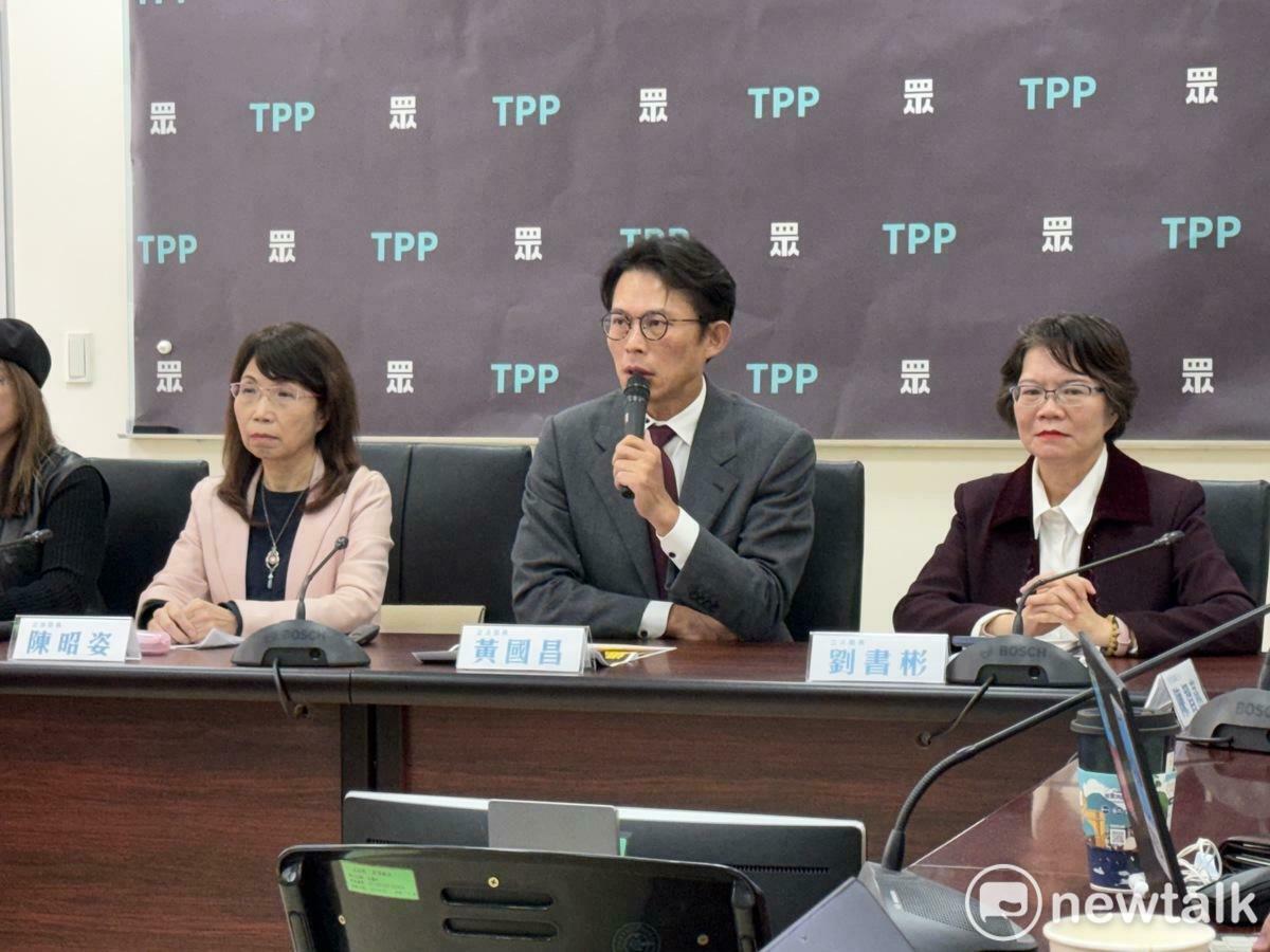 民眾黨立委黃國昌（中）。 圖：周煊惠 / 攝