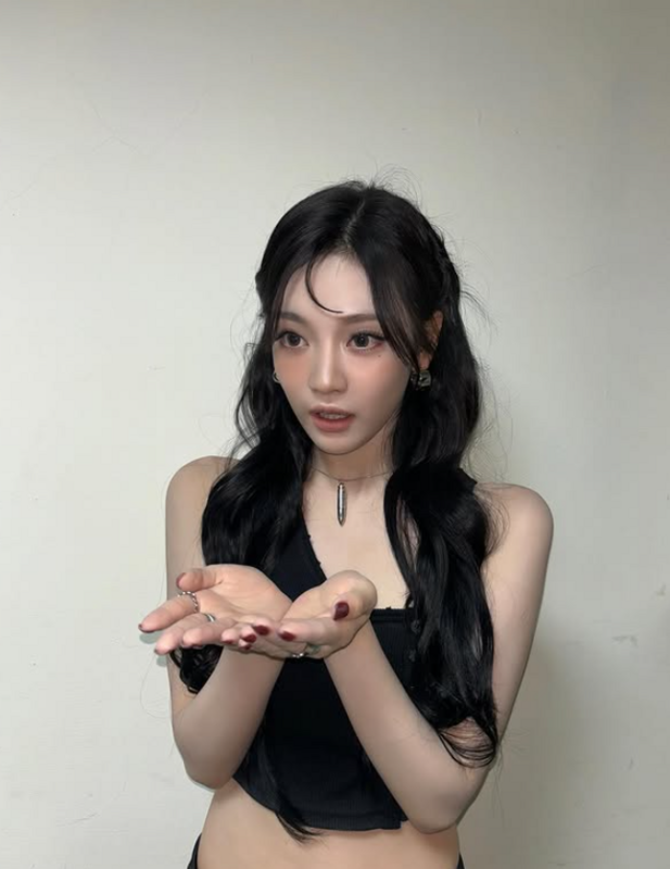 aespa中國籍成員寧寧遭日網友批缺乏歷史敏感度，連署要求官方撤換出席名單。 圖：翻攝自IG