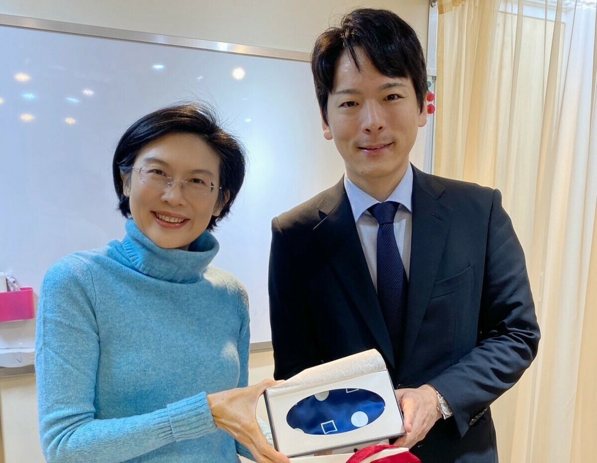 多田初(右)拜會林岱樺(左)，雙方就台日情勢與高雄發展簡要交換意見。 圖：林岱樺辦公室/提供