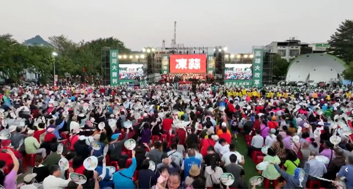 林岱樺旗山場大型造勢活動，現場吸引逾萬人前來加油打氣。 圖：林岱樺辦公室/提供