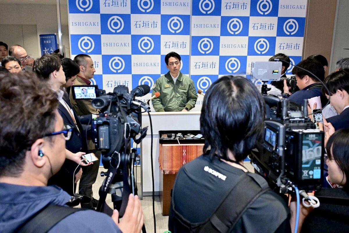 日本防衛大臣小泉進次郎到距離台灣不遠的石垣島與宮古島視察 圖：翻攝自小泉進次郎的X