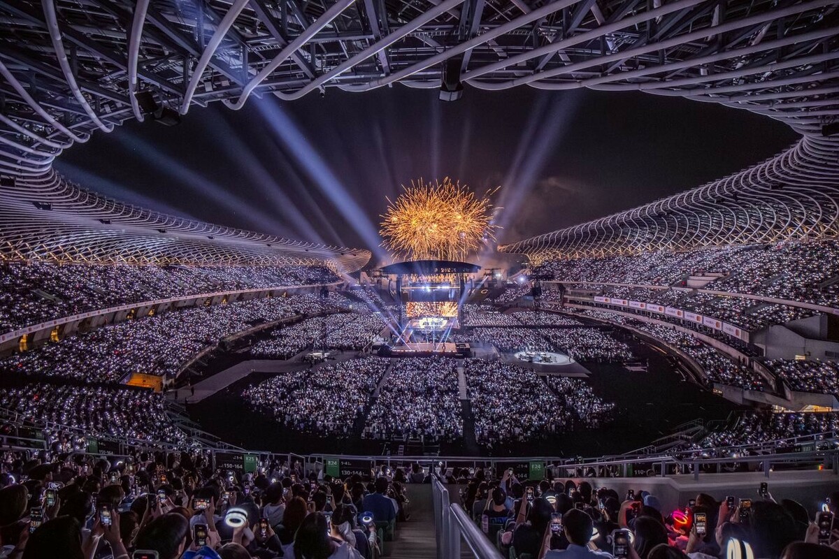 Twice巡迴高雄演唱首放高空煙火。 圖：Live Nation Taiwan提供