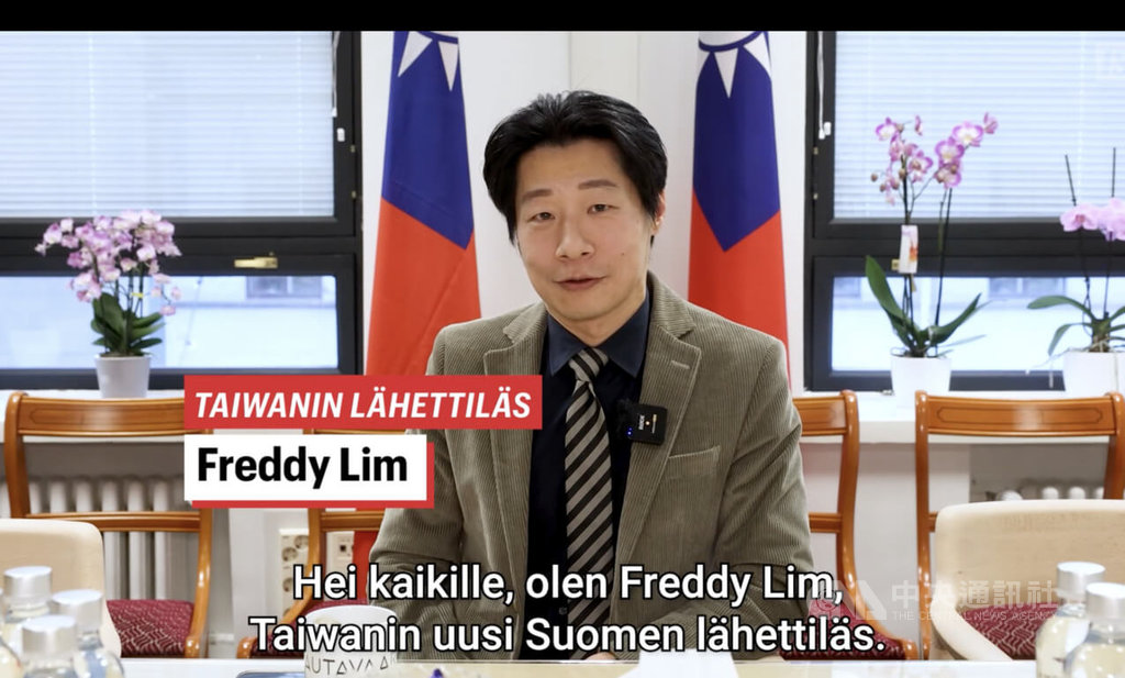 駐芬蘭大使林昶佐（Freddy Lim）接受赫爾辛基晚報（Ilta-Sanomat）影音專訪，以重金屬樂團主唱的跨界身分，闡述台灣在地緣政治中的先見之明。 圖：中央社提供