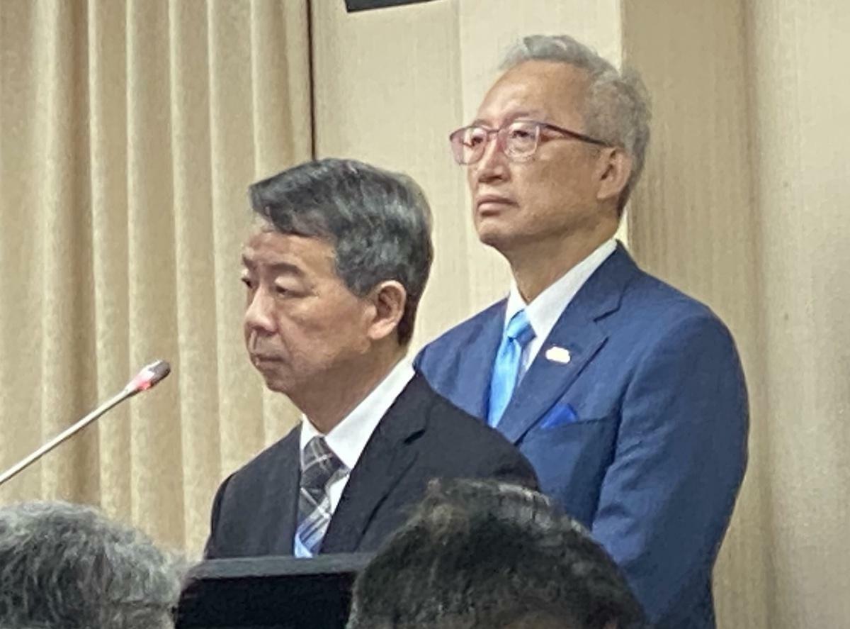 國安局副局長張元斌(左)、外交部次長吳志中 圖：林朝億/攝