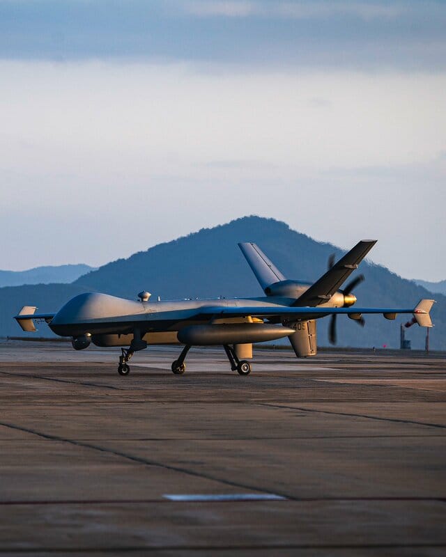 一架群山基地的 MQ-9「死神」無人機。 圖 : 翻攝自 X《J.J.》