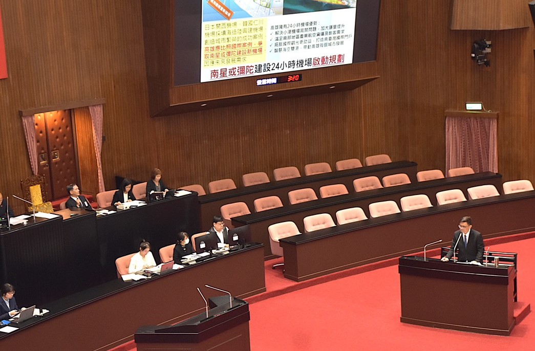 行政院承諾年底前正式啟動南台灣24小時起降機場選址規劃，進行全方位評估，賴瑞隆對此表示肯定。 圖：賴瑞隆辦公室/提供