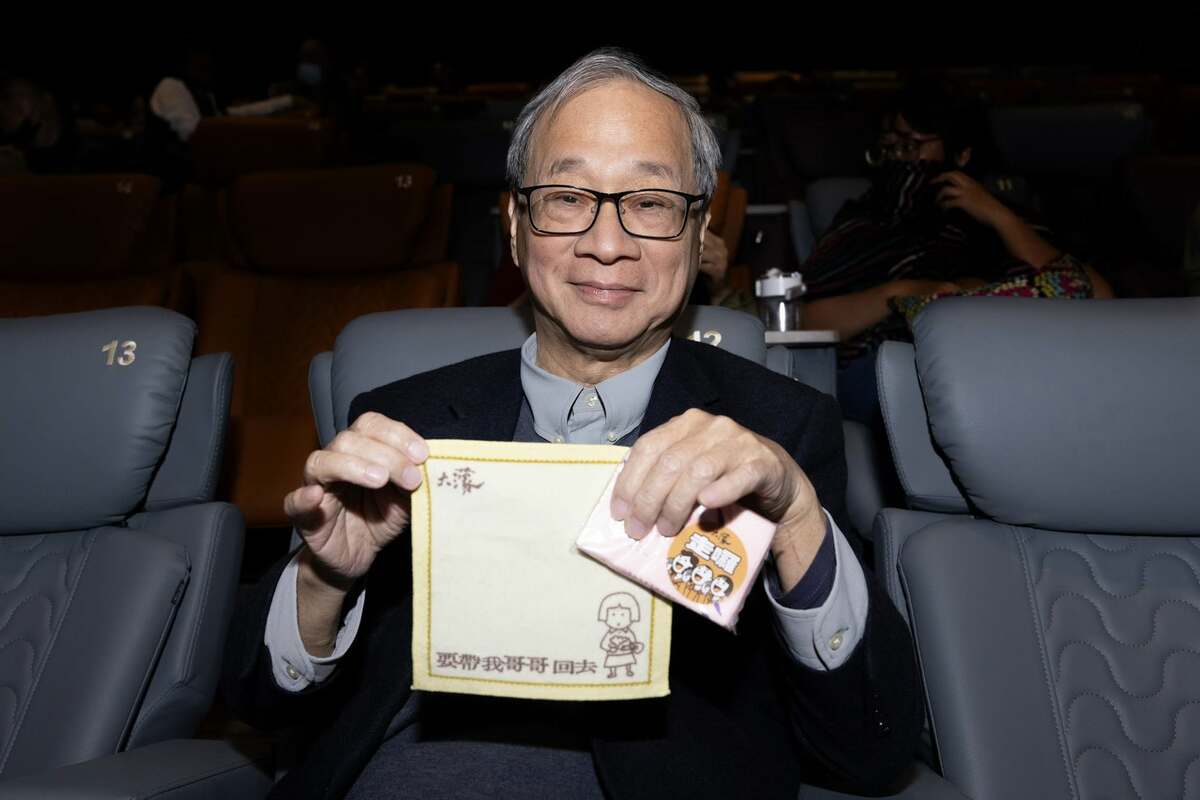導演陳玉勳新作《大濛》於 11 月 25 日舉行首映，電影以溫柔視角回望白色恐怖年代的壓迫與人性的微光，獲得眾多影迷期待。文化部長李遠當日也親自出席。 圖：翻攝李遠臉書