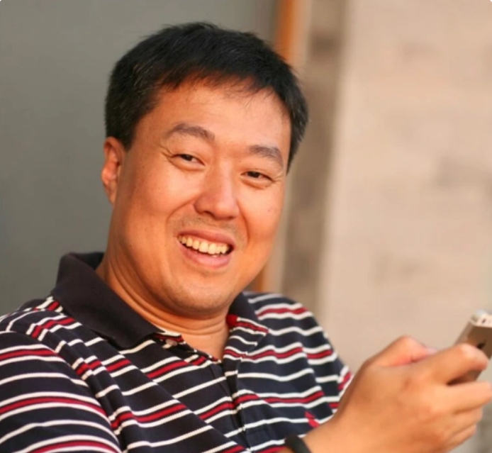 中國國投產業研究院院長、國投證券首席經濟學家高善文傳出離職消息，引起金融圈與輿論高度關注。中國證券報24日證實，高善文已自公司離任，且中國證券業協會網站目前已無其相關登錄資訊。 圖:翻攝自中國證券報