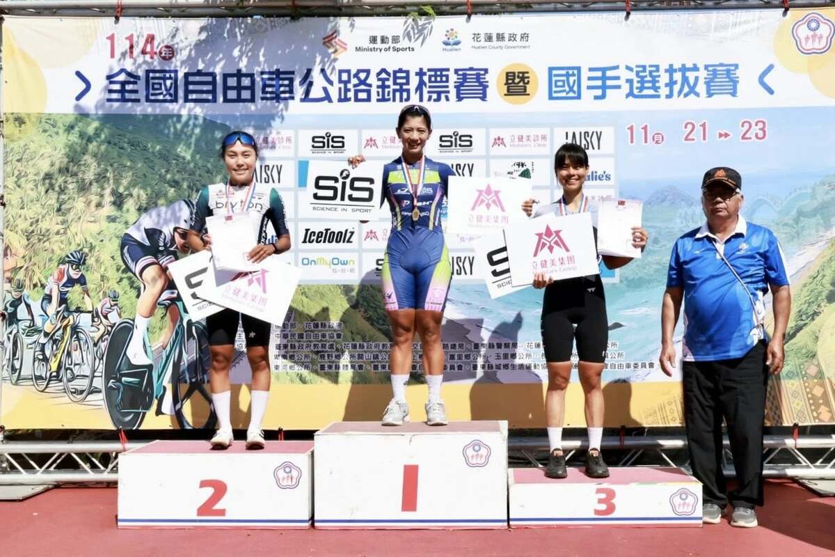 女子組「粉紅小鋼炮」黃亭茵在公路賽完成8連霸。 圖：自由車協會提供