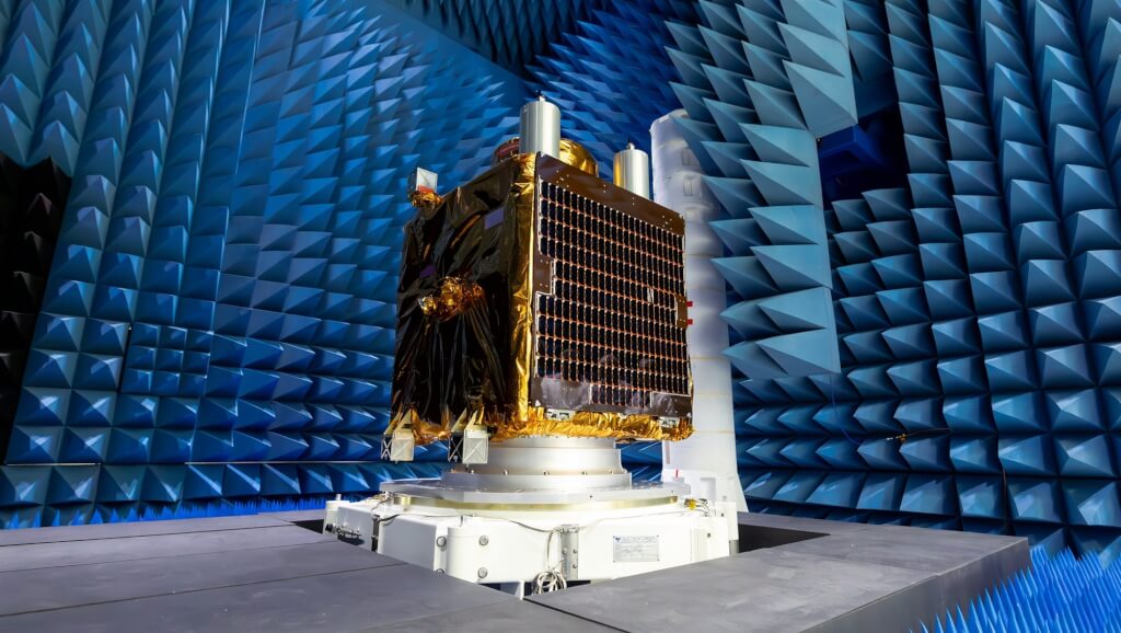 台灣首個自製光學遙測衛星星系「福衛八號」第1顆衛星「齊柏林」。 圖：總統府提供