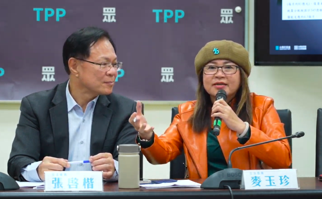 民眾黨立委麥玉珍今日質疑1.25億軍購恐成廢鐵，飛機是否有試飛？ 圖：翻攝自民眾之聲YT