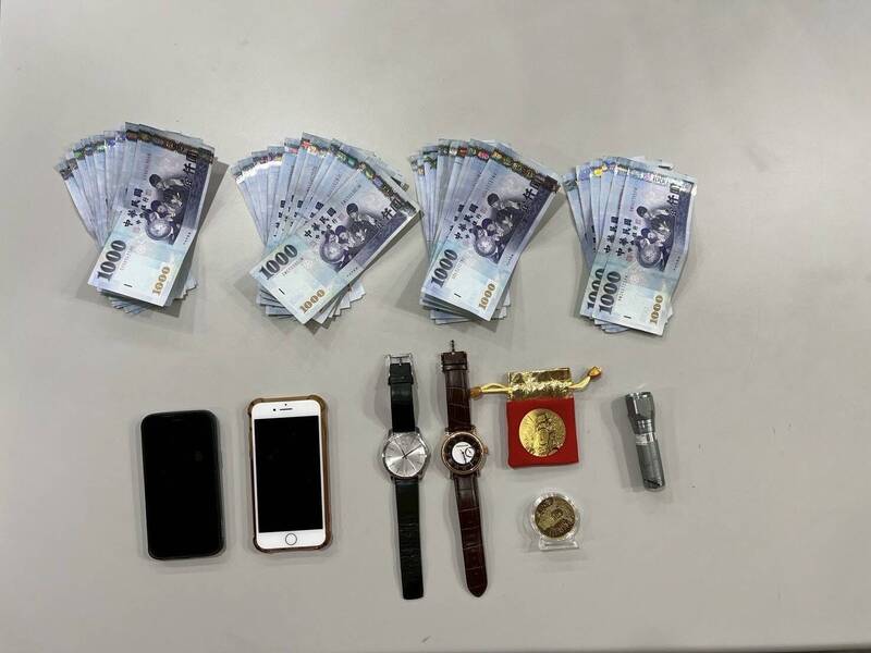 北市黃姓慣竊於萬華區得手上百萬元贓物。 圖：翻攝畫面