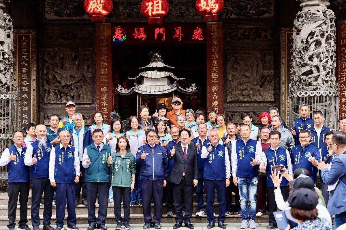 賴清德在鹿耳門聖母廟表示，他此行感謝媽祖對台灣的庇佑，在丹娜絲風災及花蓮馬太鞍堰塞湖溢堤造成光復鄉重災後，他特別來向媽祖祈福，祈求保佑台灣四時無災，風調雨順。 圖：台南市政府提供