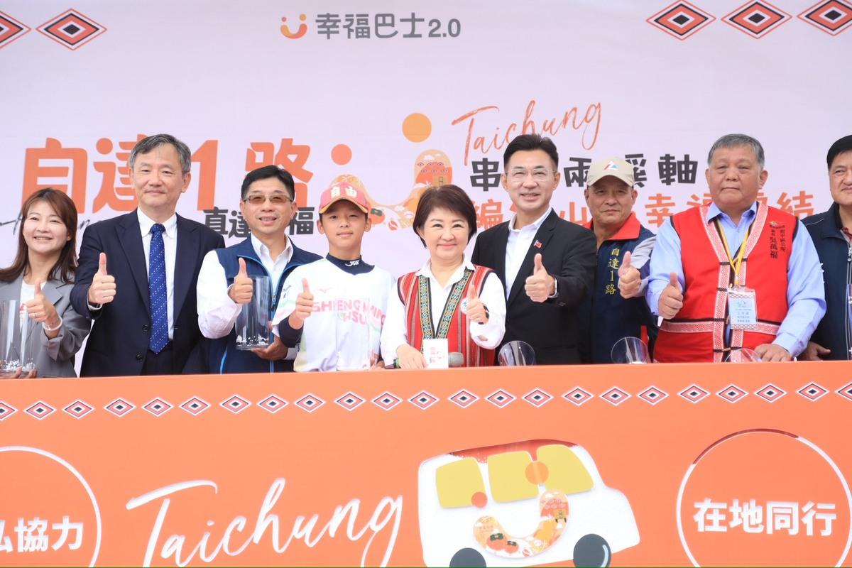楊瓊瓔已宣布參選台中市長，黨內另一強敵江啟臣正陪市長盧秀燕到和平區視察。  圖：台中市政府/提供