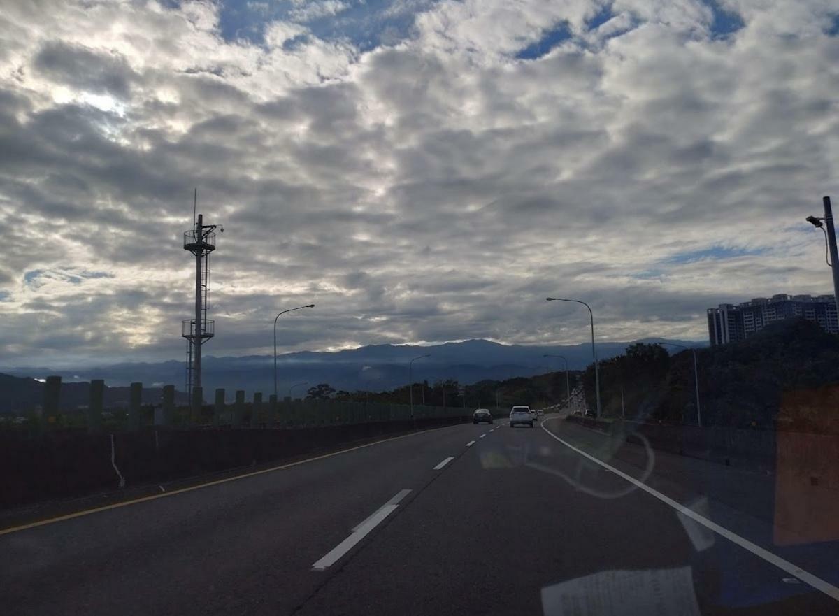新竹台68線東西向快速公路，因要進行改善照明工程，將從12月1日起至12月30日進行日間短期施工。 圖：翻攝自Google Maps