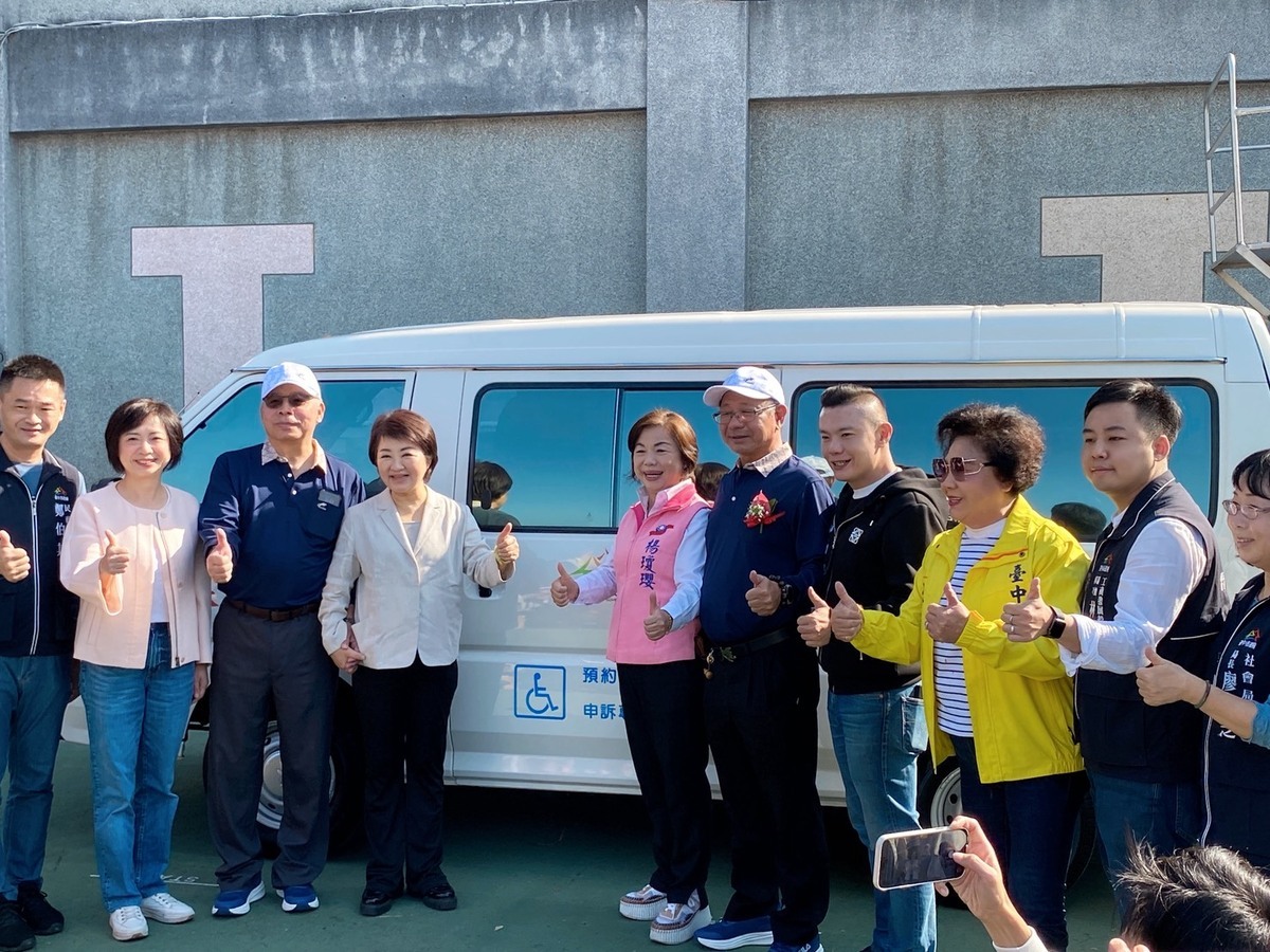 楊瓊瓔參加大里區農會活動，與台中市長盧秀燕及立委何欣純同框。 圖：取自楊瓊瓔臉書