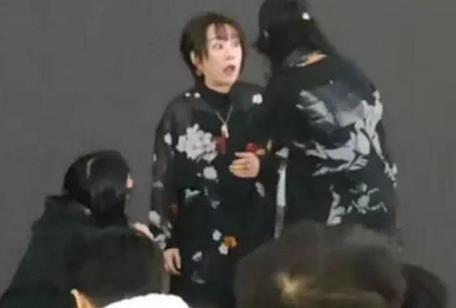 大槻真希昨日的演唱會被中途喊卡。 圖：翻攝自Threads