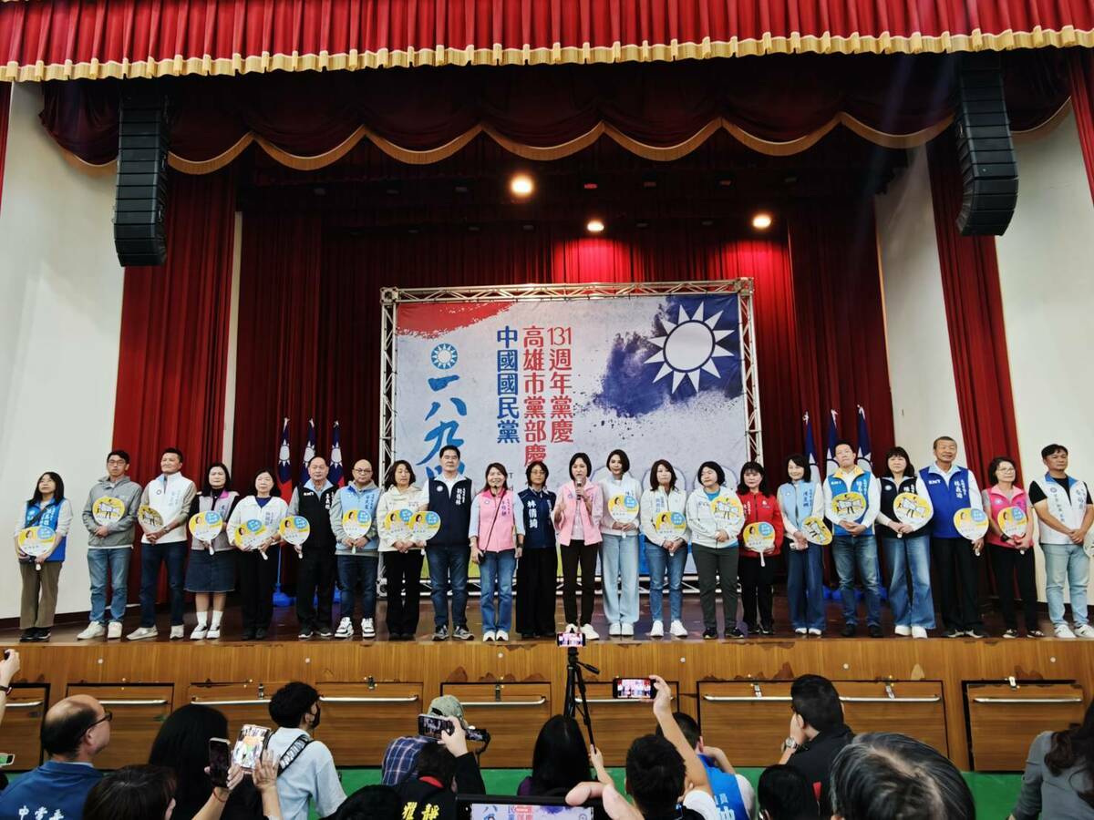 國民黨高雄立委與議員齊聚一堂歡迎131週年黨慶。 圖：國民黨高雄市黨部/提供