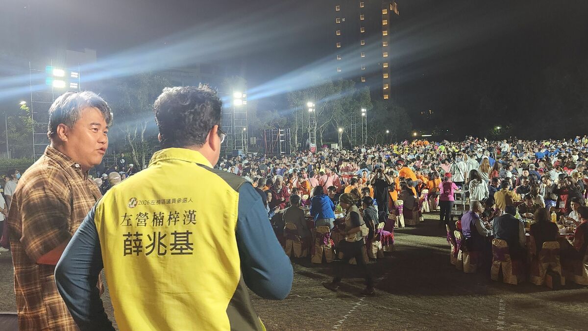 薛兆基(左二)為自己的政治理想背水一戰。 圖：薛兆基/提供