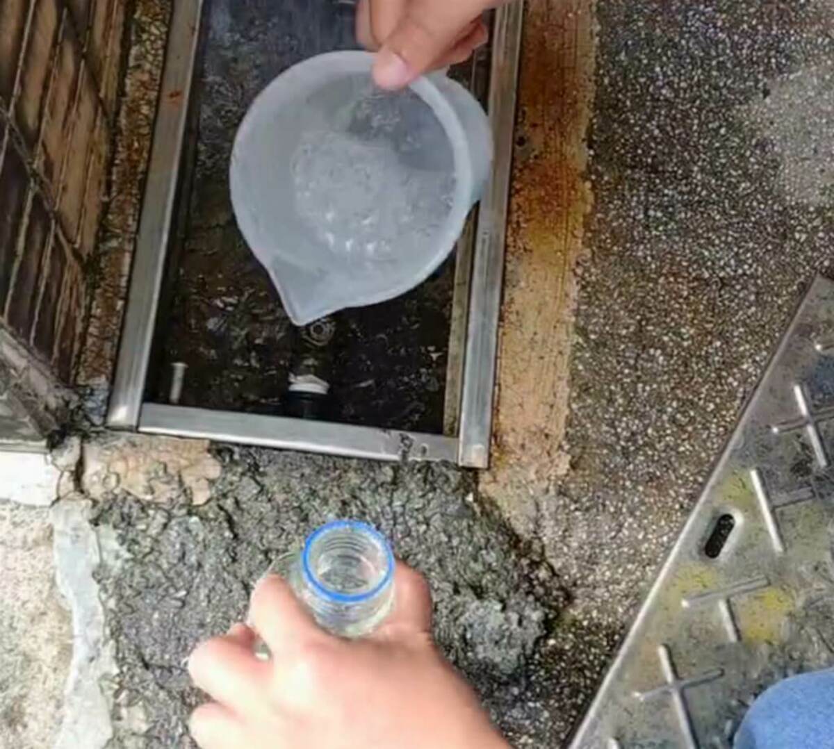 八堵抽水站附近基隆河日前發現油污，影響新山淨水場供水。台灣自來水公司30日表示，經多次檢驗水質後，確認已無異味，用戶可安心使用，並啟動補償措施，受影響用戶水費減免3度。 圖:台灣自來水公司提供
