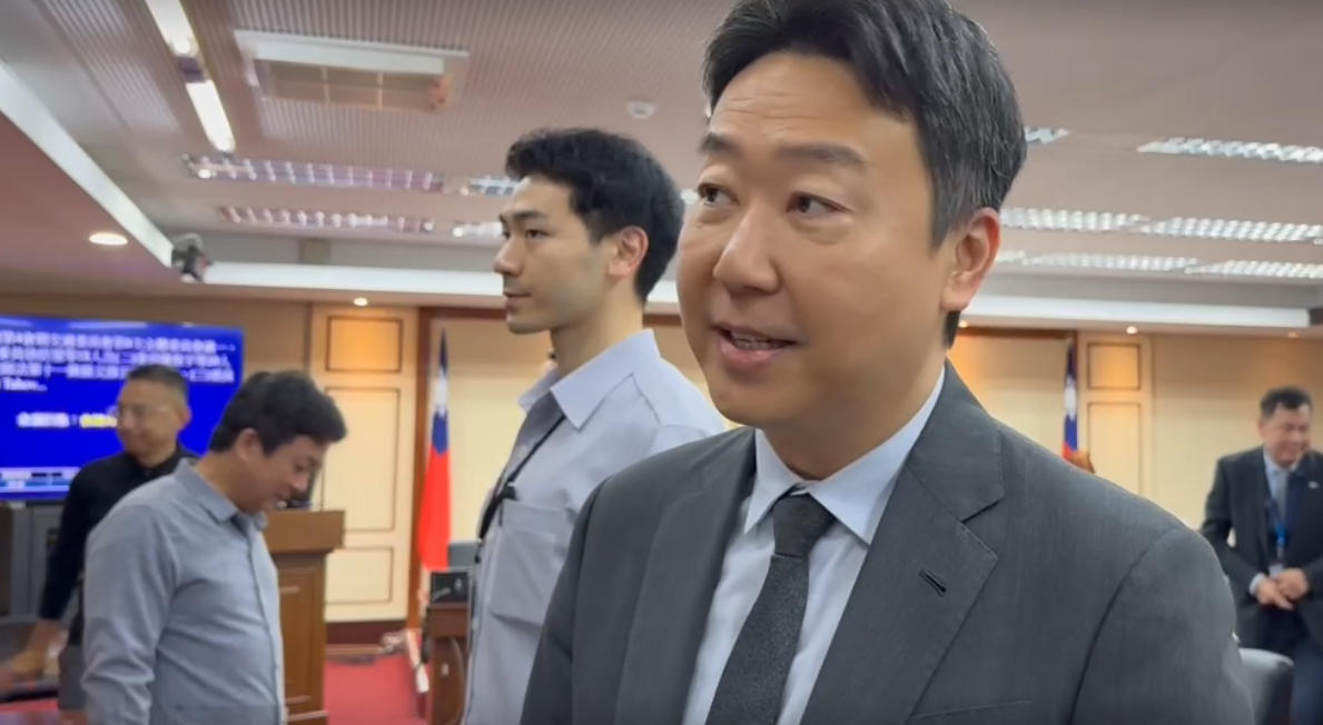 交通部長陳世凱今（1）天出席立法院交通委員會前受訪。 圖：翻攝畫面