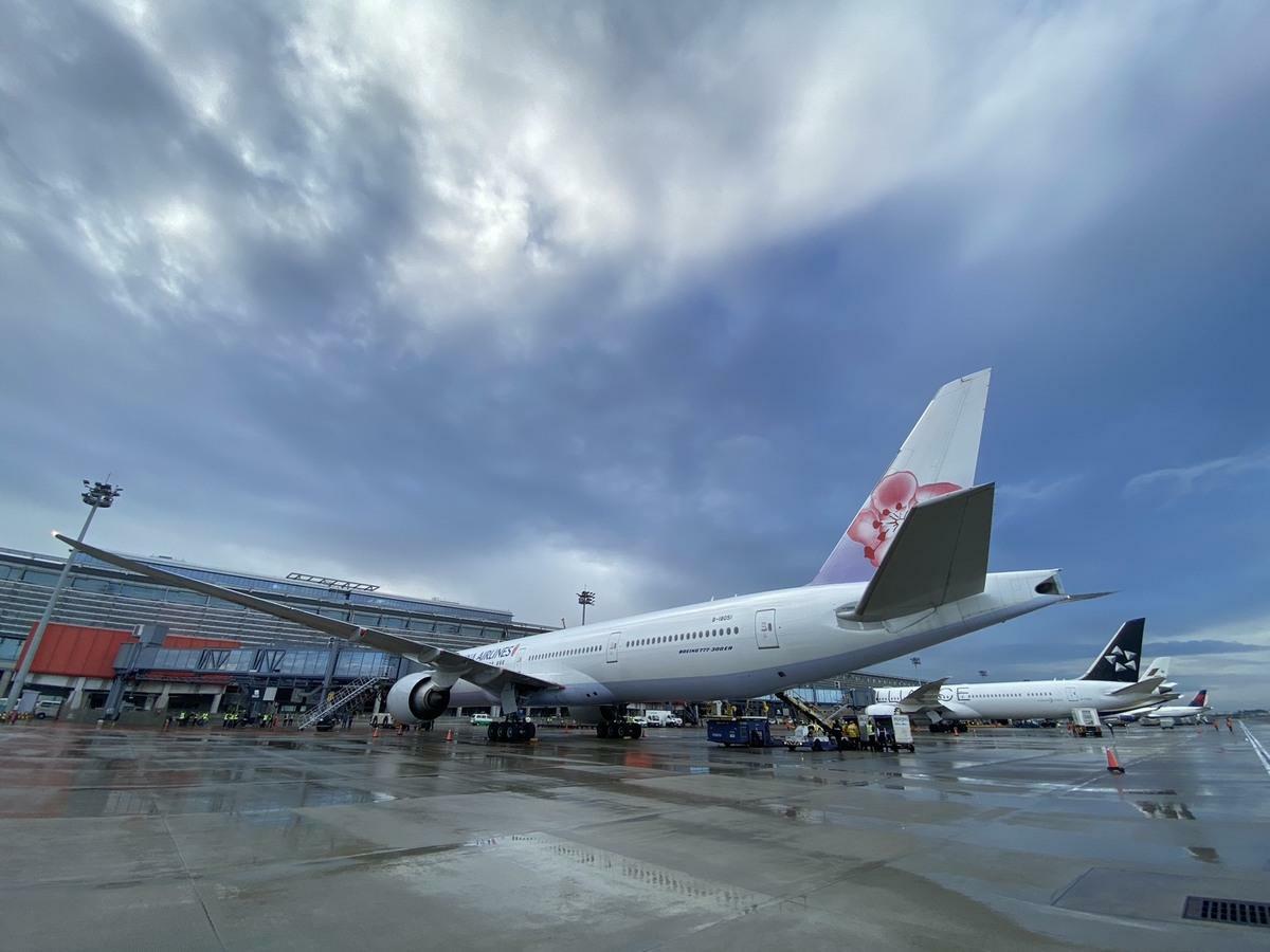 交通部民航局因兩起地勤及保安疏失，依《民用航空法》對華航開罰共計新台幣 13 萬元。(示意圖) 圖：桃園機場公司／提供(資料照)