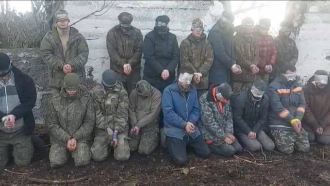 烏軍部隊在哈爾科夫州伊萬尼夫卡地區與俄軍部隊交戰，不但在 5 天內摧毀超過 100 輛俄軍坦克或步兵戰車，還成功俘虜多位俄軍士兵。 圖：翻攝自 @astraiaintel X 帳號