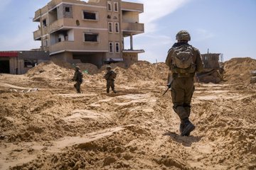以軍在約旦河西岸巡邏，篩查重建區巴勒斯坦人的計畫。 圖：翻攝自 @ Israelwaronhama X 帳號