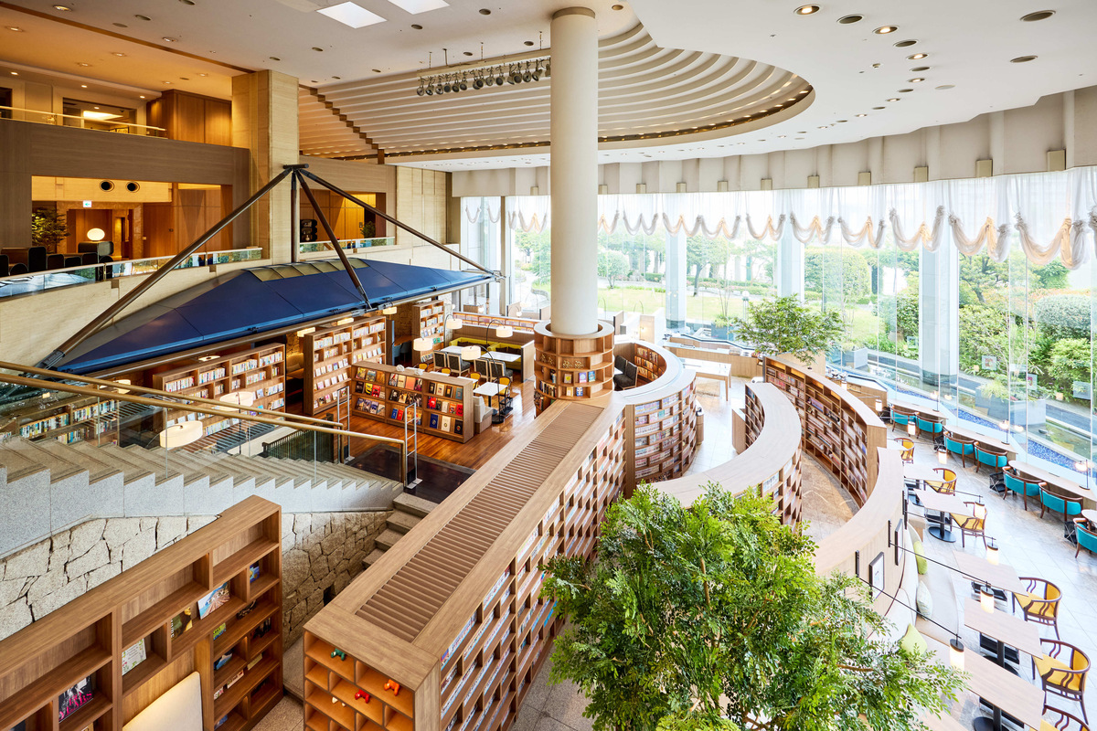 The Library Lounge，靜謐雅緻的休憩環境。 圖：©ANAホリデイ・イン東京ベイ/提供