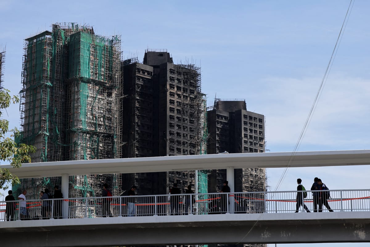 香港屋宇署已要求承建商，將未上架棚網進行「阻燃效能測試」。但據「佳力高試驗中心」表示，他們中心收到的樣本中，有近八成不達標。 圖:達致影像/路透社