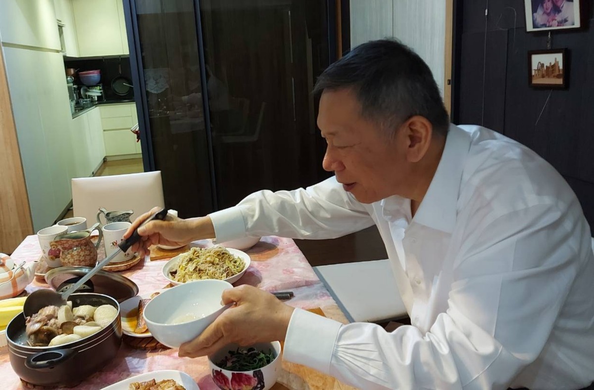 前台北市長柯文哲用餐 圖：陳佩琪臉書